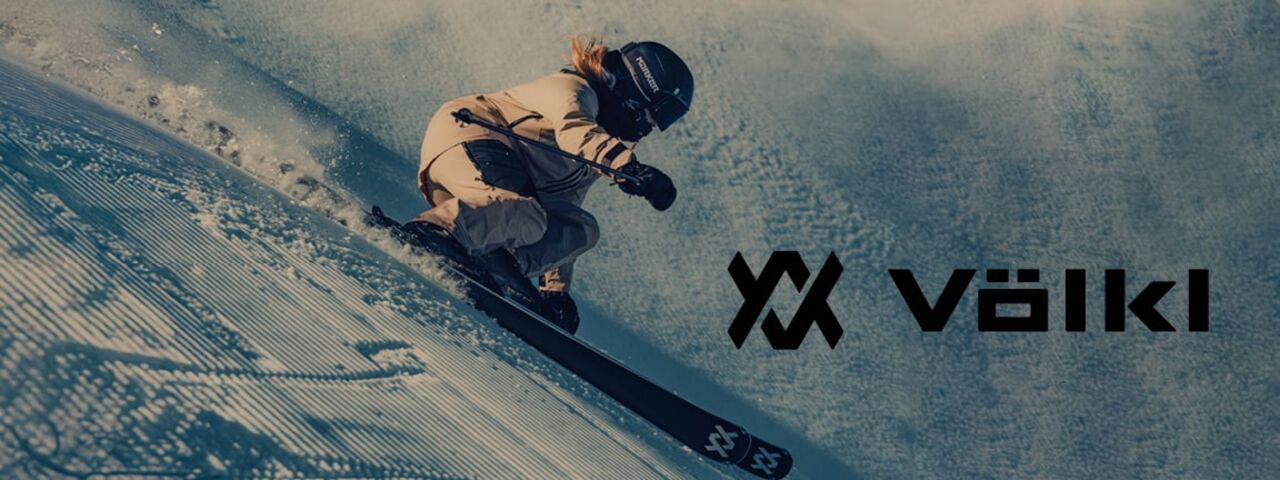 Skifahrerin in sportlicher Carving-Pose auf frisch präparierter Piste – mit Völkl Ski für maximale Performance.