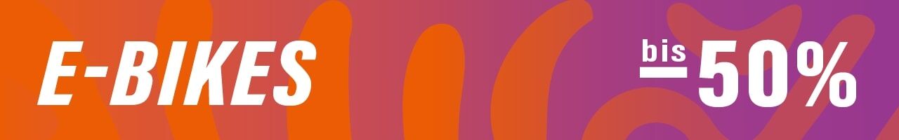 Buntes Werbebanner mit dem Schriftzug "E-BIKES bis -50 %" auf orange-violettem Hintergrund – Hinweis auf große Rabatte.