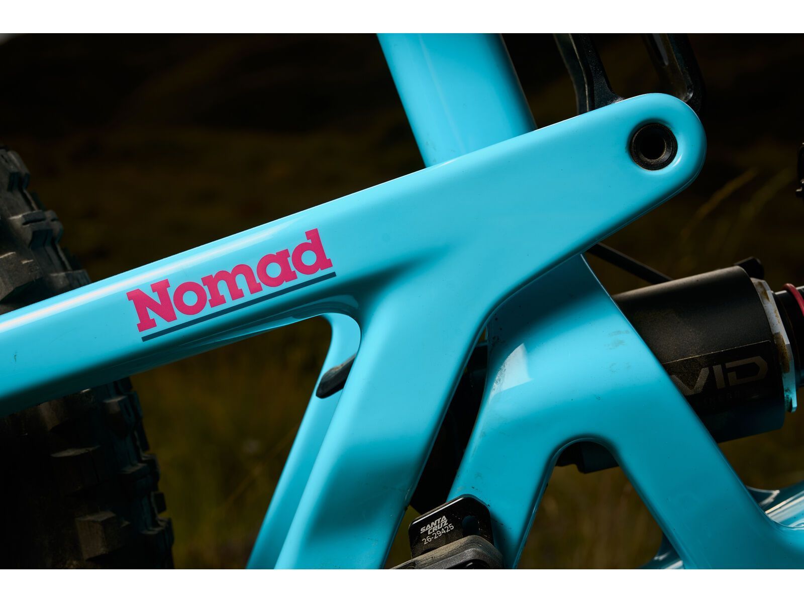 Santa Cruz Nomad CC / X0 AXS / RSV / Coil / MX, gloss aqua magenta - Bild 7