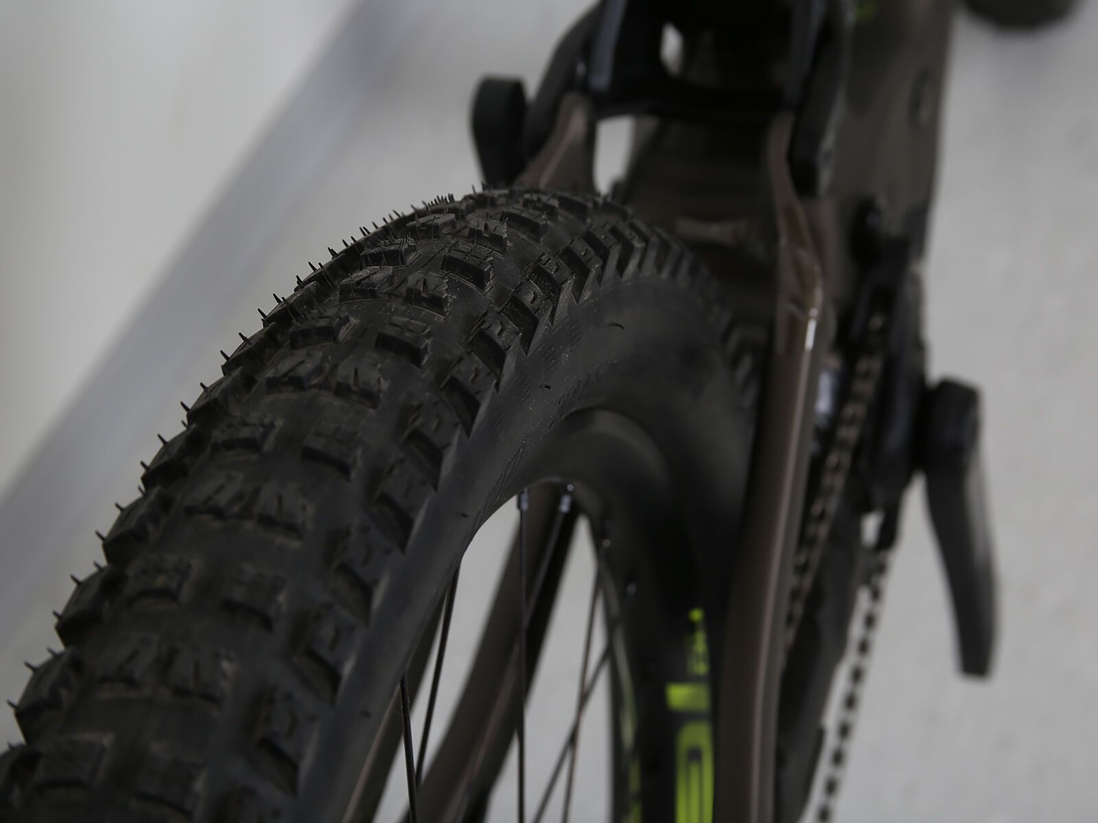 *** 2. Wahl *** Specialized Turbo Kenevo Comp 6Fattie 2020, gunmetal/hyper green - E-Bike | Größe S5 // 46.5 cm - Bild 3