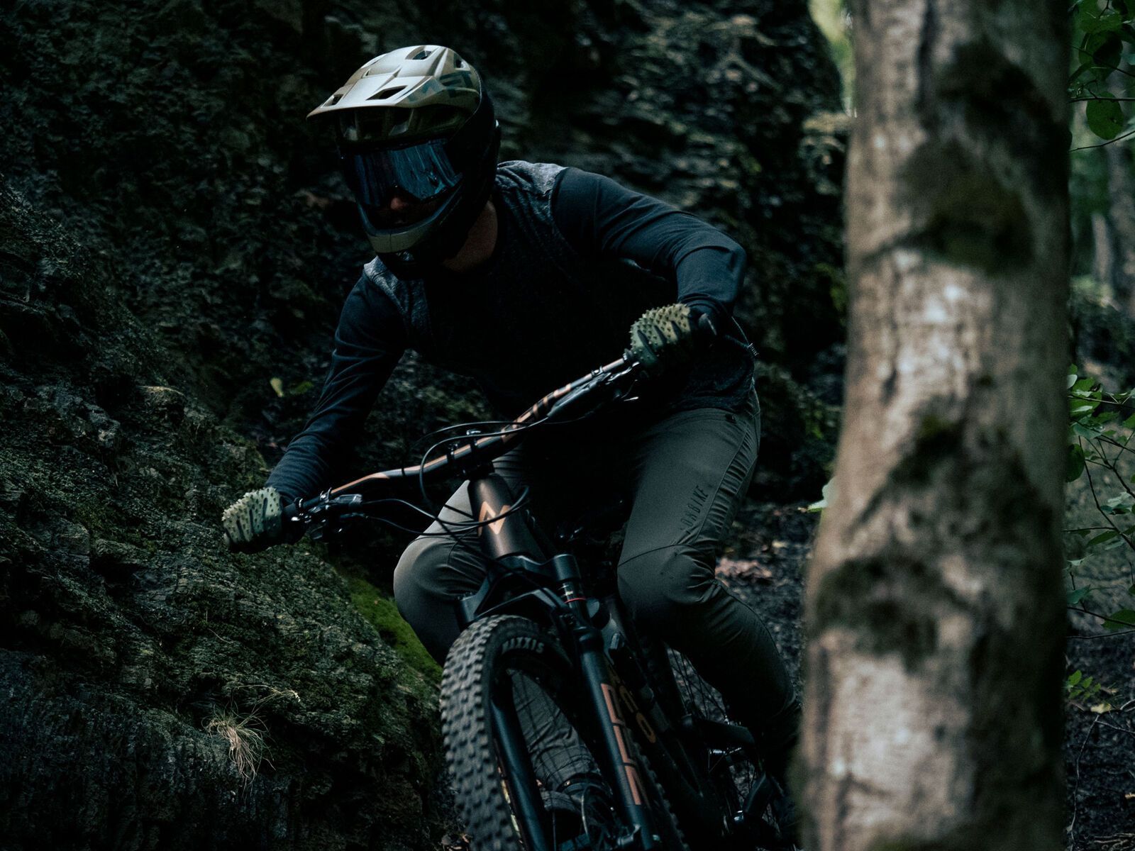 MET Parachute MCR MIPS, white iridescent/matt - Bild 16