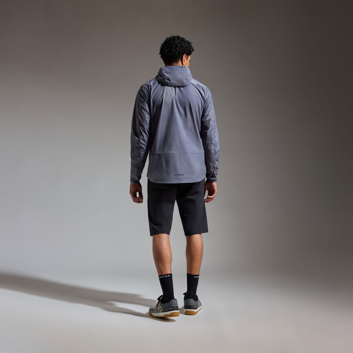 GOREWEAR Fernflow Haze Windbreaker mit Kapuze Herren, arrow lab graphite/lab gray - Bild 6