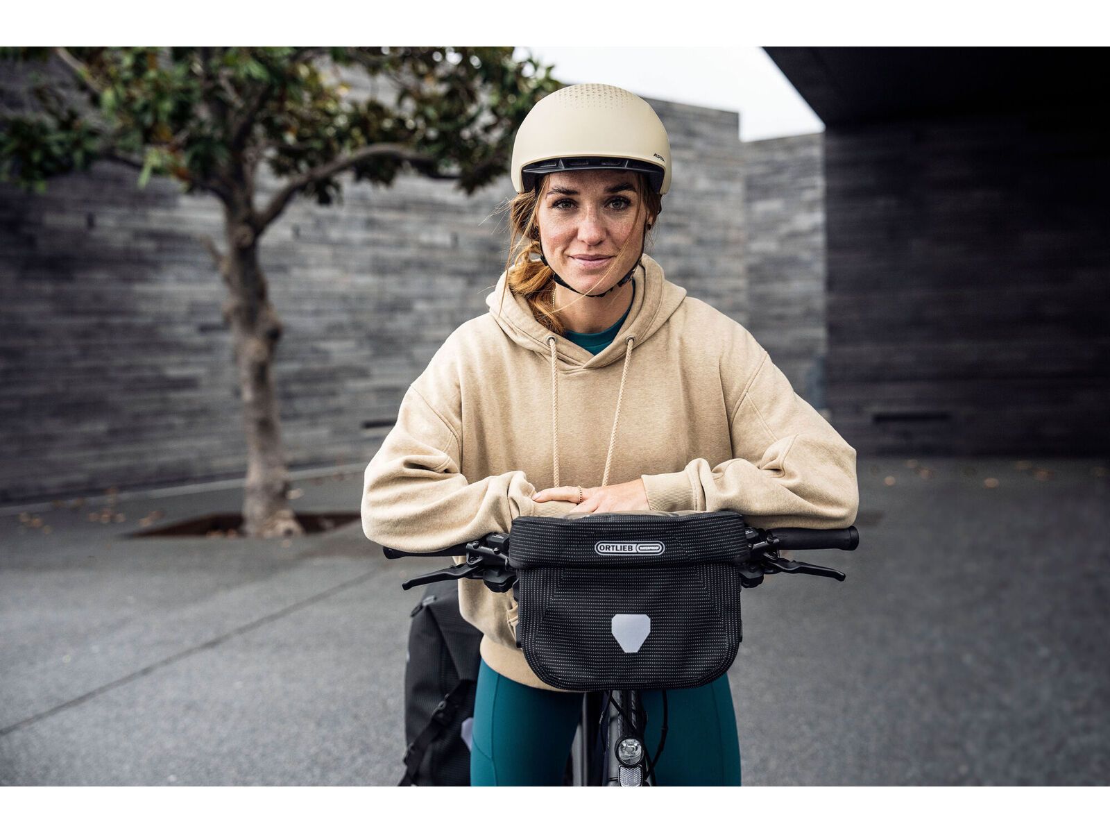 ORTLIEB Ultimate High-Vis 6,5 L, black reflective - Bild 8