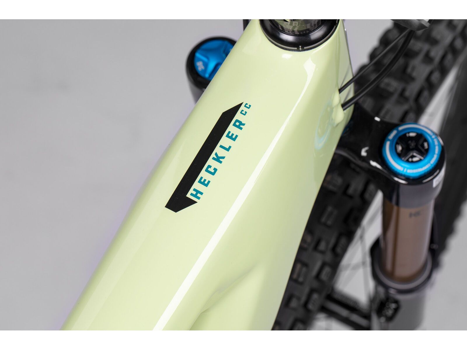 172c8bb9-f421-46d2-95f5- 