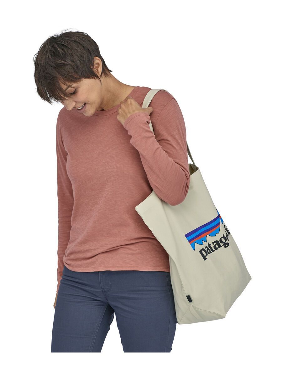 Patagonia Market Tote P-6 Logo, bleached stone - Bild 4