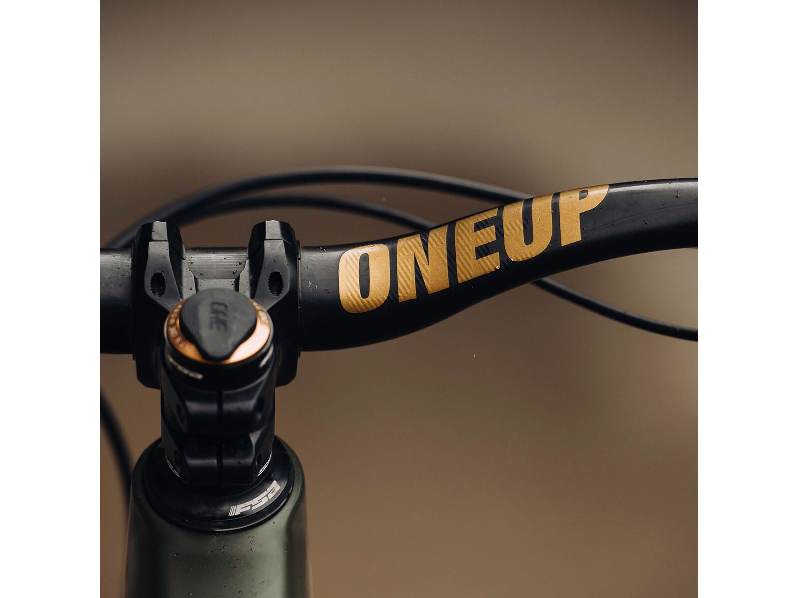 OneUp Components Decal Kit Carbon Handlebar, gold - Bild 2