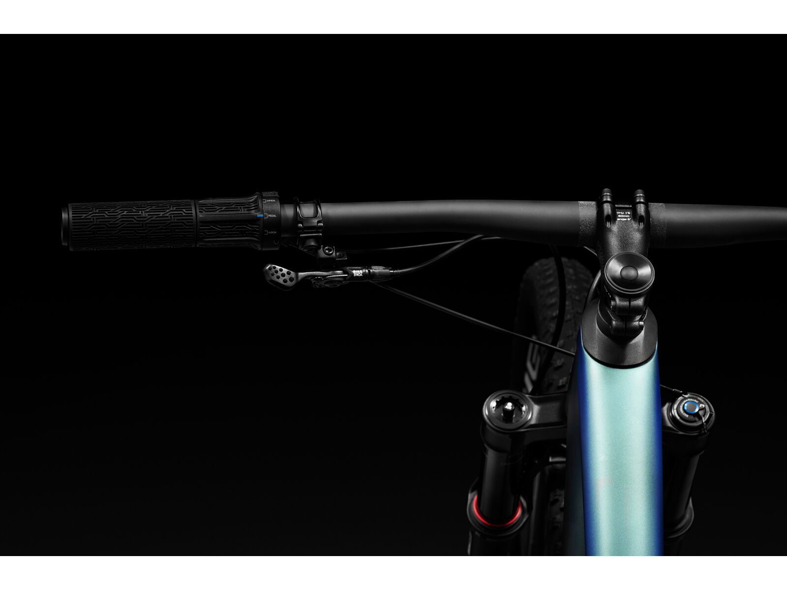 Specialized Epic 8 Pro, satin carbon/metallic sapphire/white silver - Bild 11