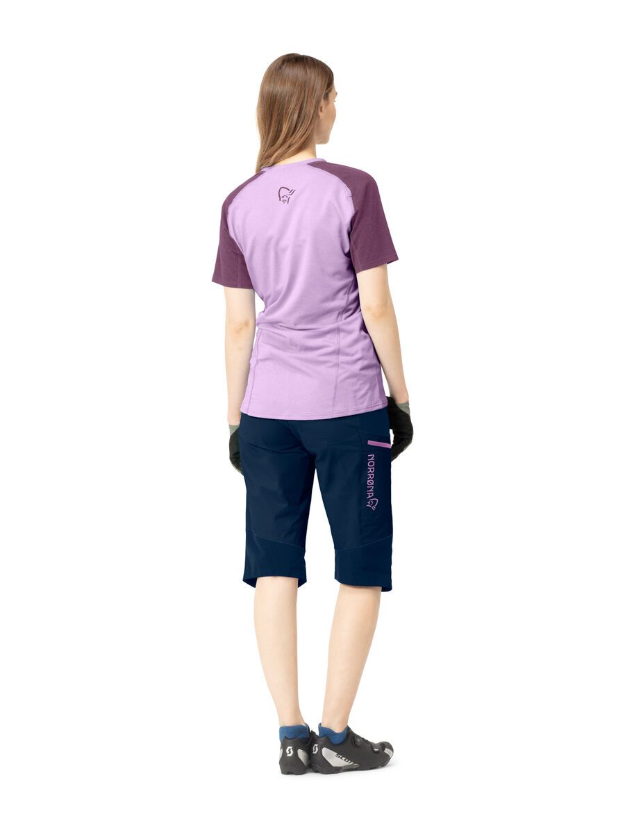 Norrona fjørå equaliser lightweight T-Shirt W's, dark purple/violet tulle - Bild 4