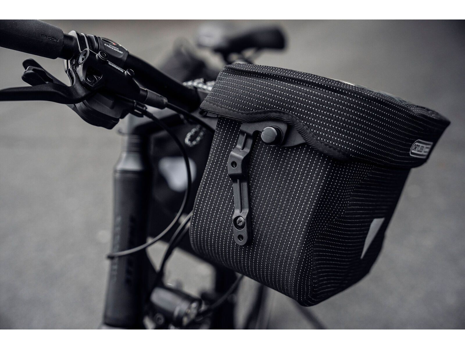 ORTLIEB Ultimate High-Vis 6,5 L, black reflective - Bild 9