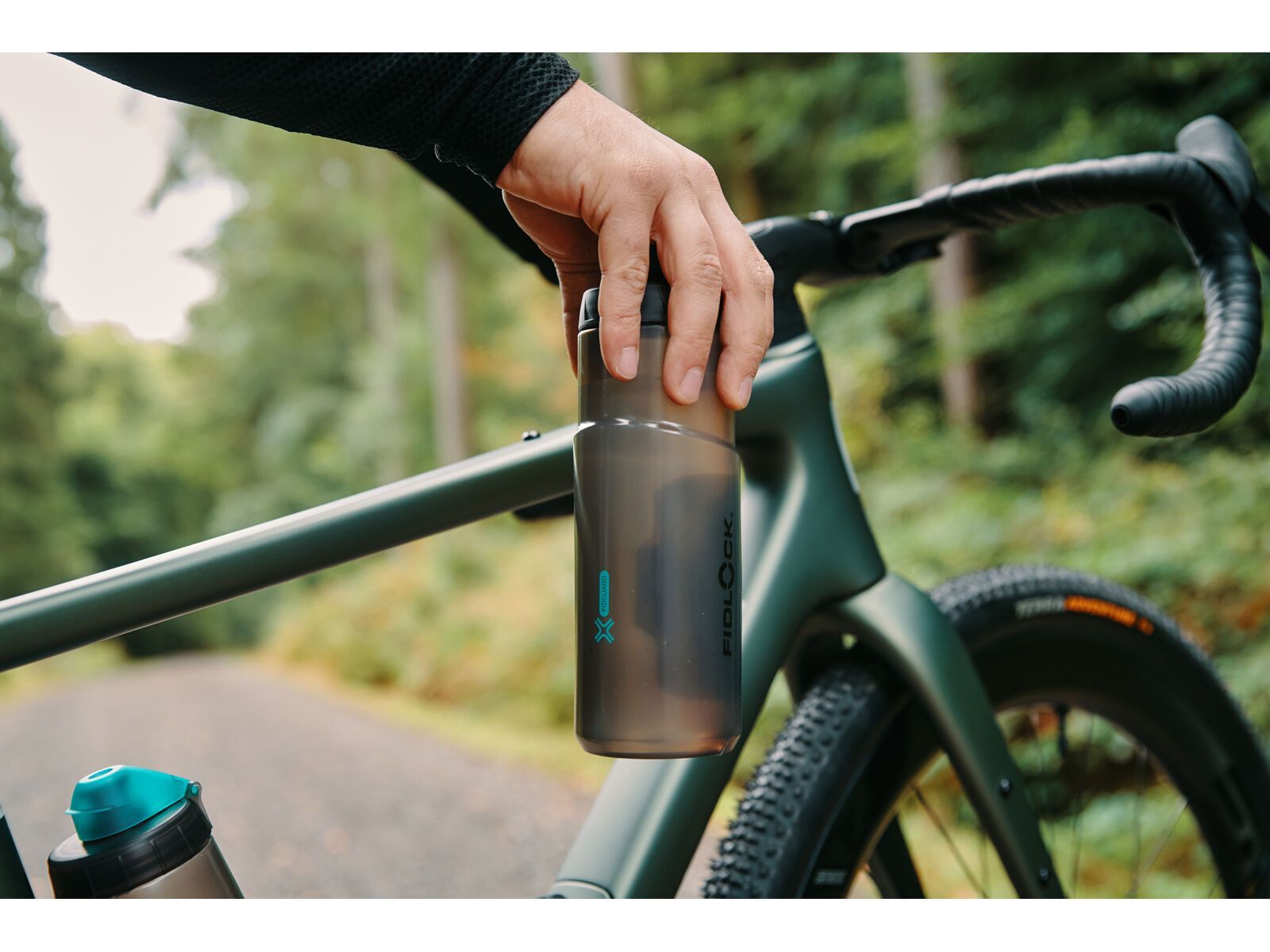 Fidlock Twist Bottle 600 Antibacterial + Bike Base, transparent black/light green - Bild 13