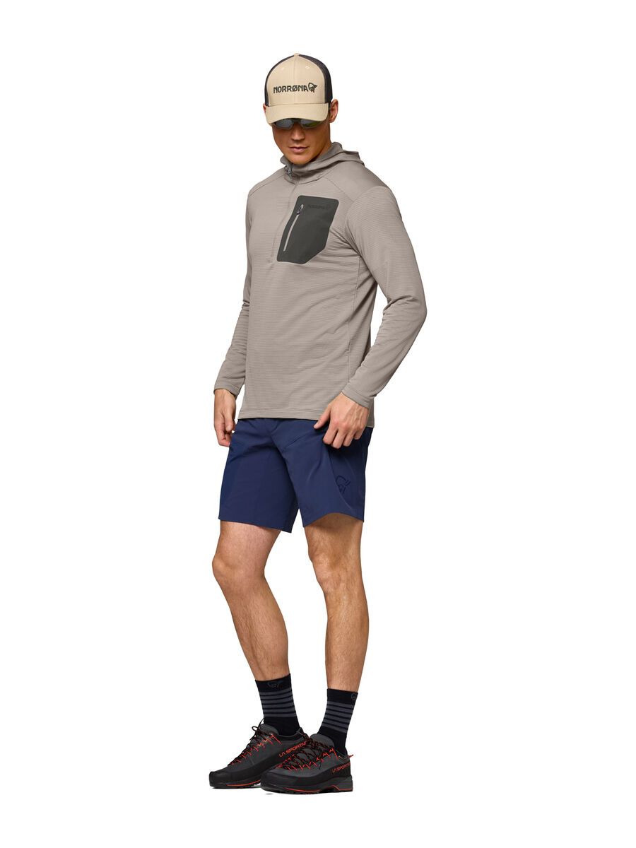 Norrona falketind warm1 Hood M's, winter twig/beluga - Bild 6