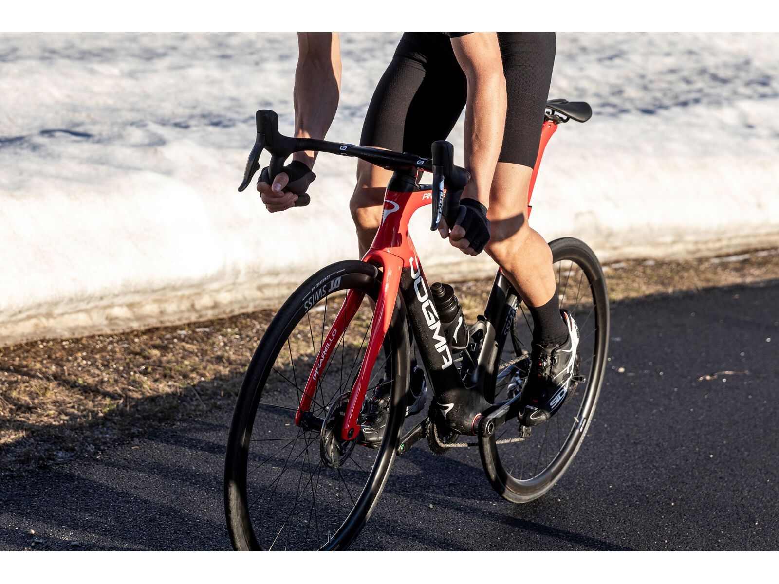 Pinarello Dogma F Dura Ace Di2 / DT Swiss ARC 1400 DICUT® DB, eruption red - Bild 8