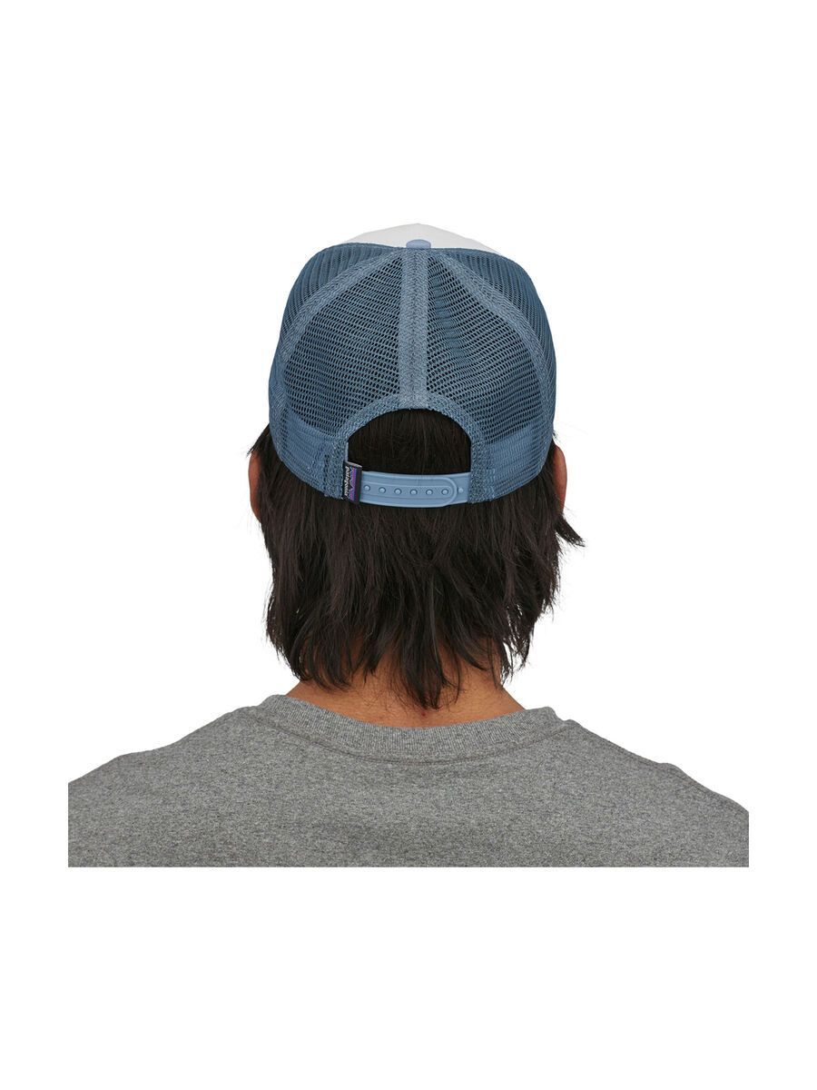 Patagonia P-6 Logo Trucker Hat, white w/light plume grey - Bild 3