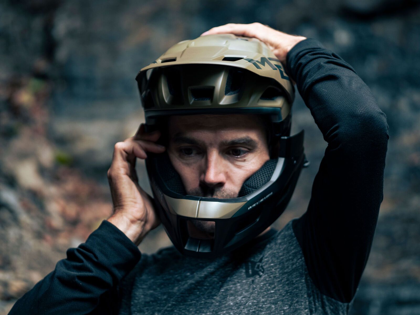 MET Parachute MCR MIPS, white iridescent/matt - Bild 19