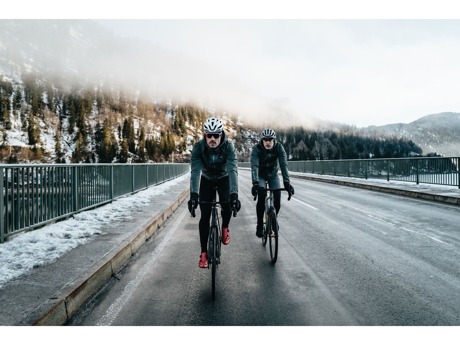 GOREWEAR Endure Gore-Tex Jacke Herren, utility green - Bild 10