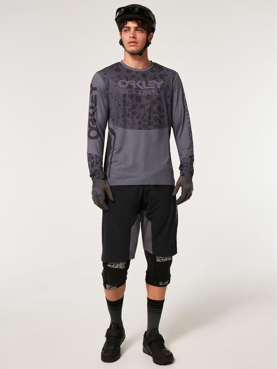 Oakley Seeker '75 Short, blackout - Bild 10