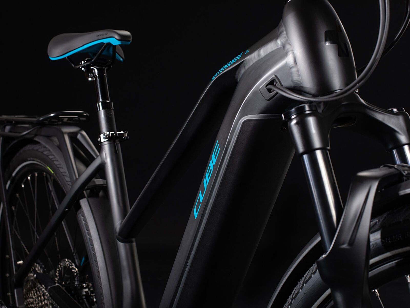 Cube Kathmandu Hybrid SL Trapeze, black´n´blue - Bild 6