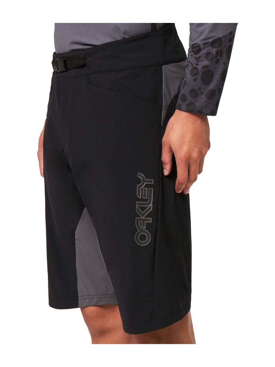 Oakley Seeker '75 Short, blackout - Bild 5