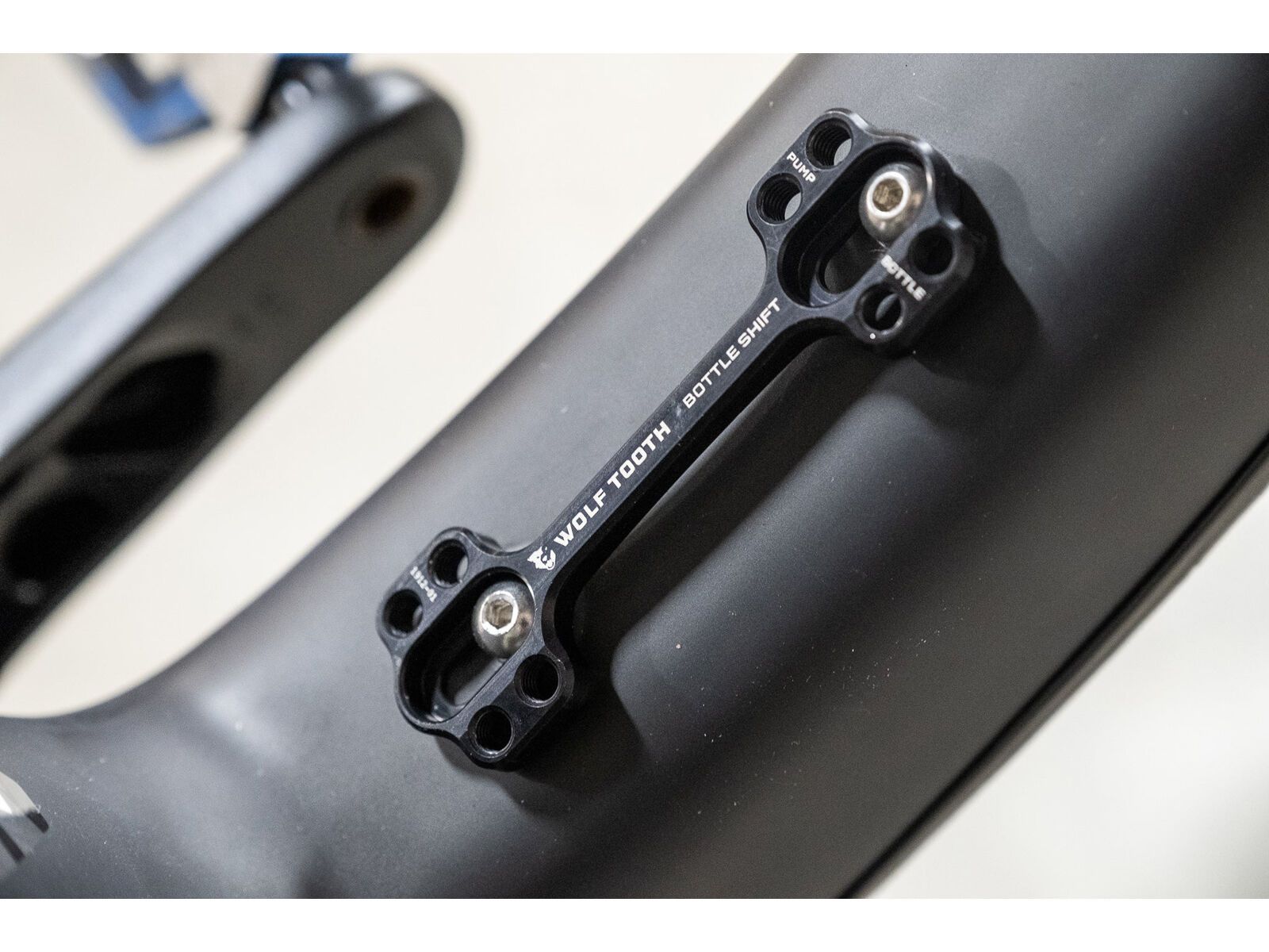 Wolf Tooth B-RAD Bottle Shift, black - Bild 4