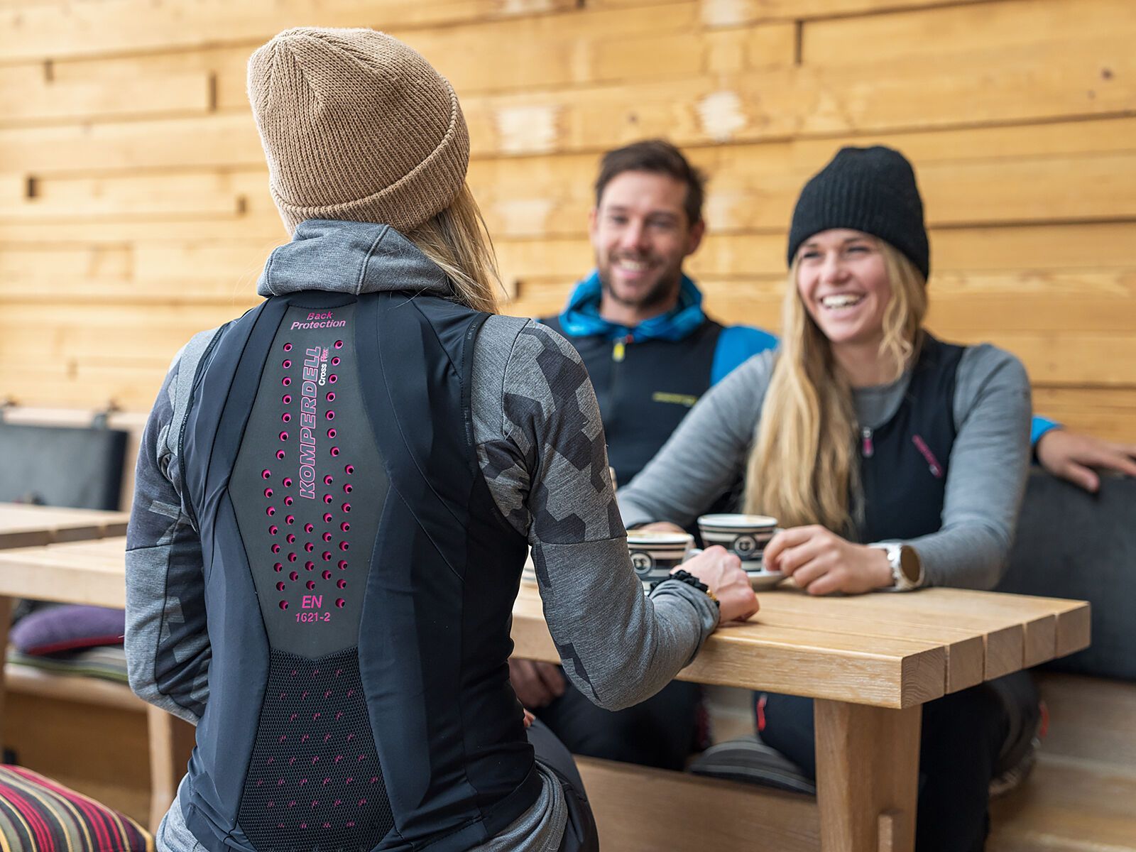 Komperdell Air Vest Light Women, black/pink - Bild 11