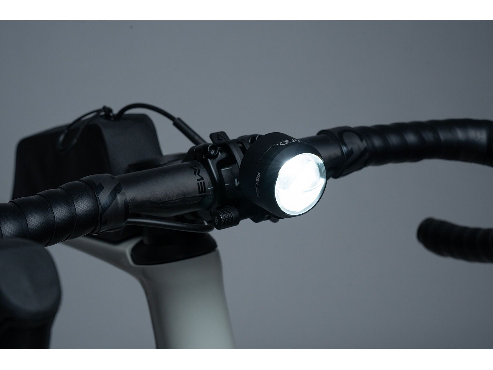 Cube Acid Frontlicht Pro-E 200 HB PowerBank, black, space grey`n`black - Bild 15