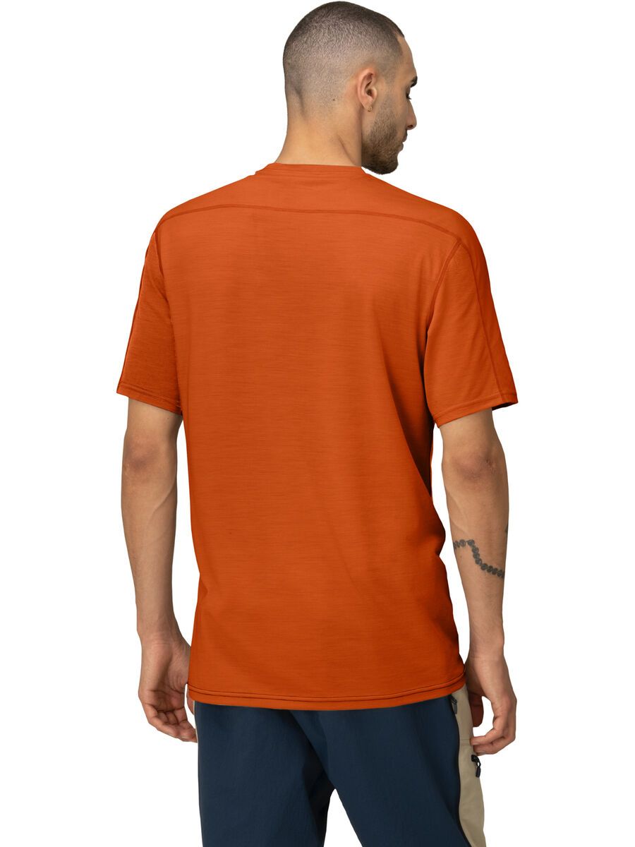 Norrona falketind equaliser merino T-Shirt M's, gold flame - Bild 4