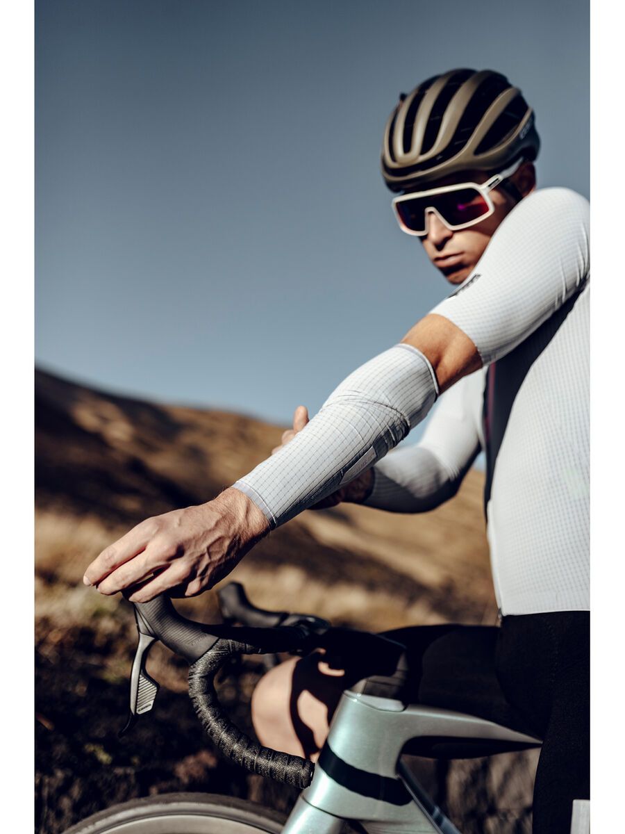 Q36.5 Dottore Pro UV Arm Protector, ice grey - Bild 8