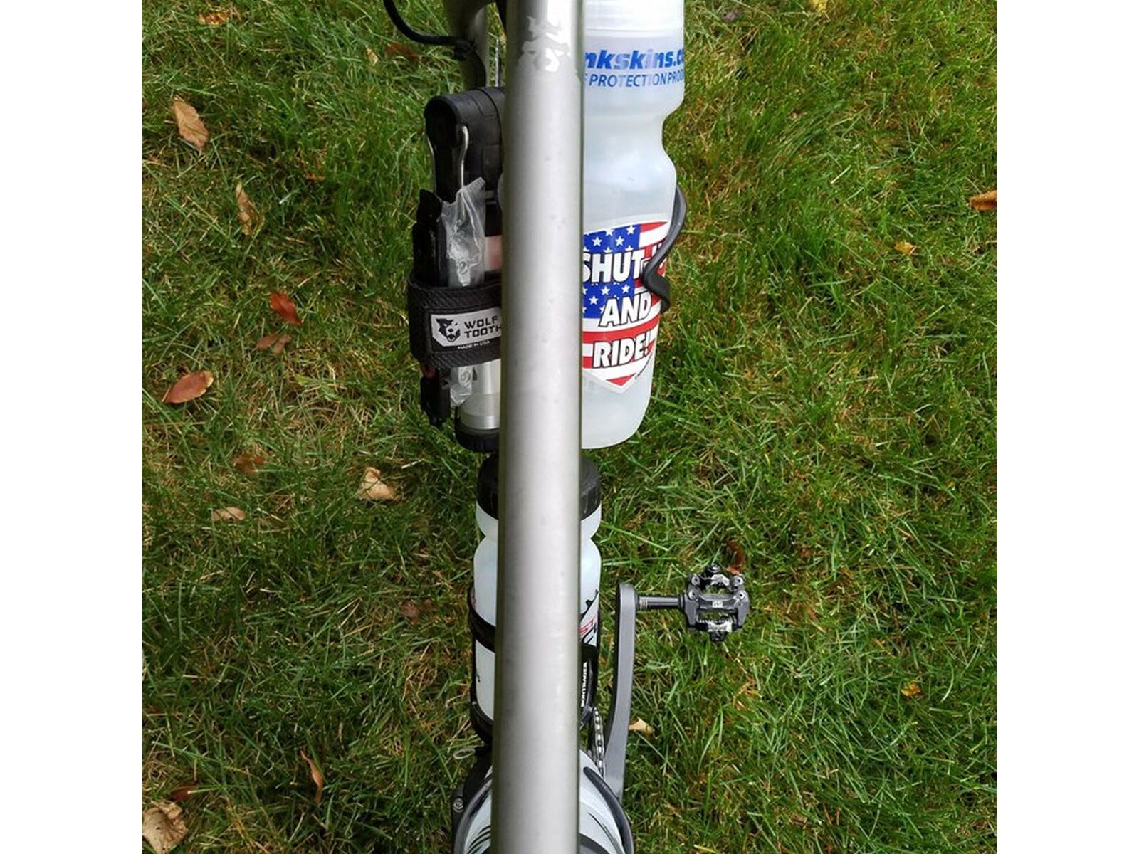 Wolf Tooth B-RAD Half Bottle Adapter + DogBone Base, black - Bild 5