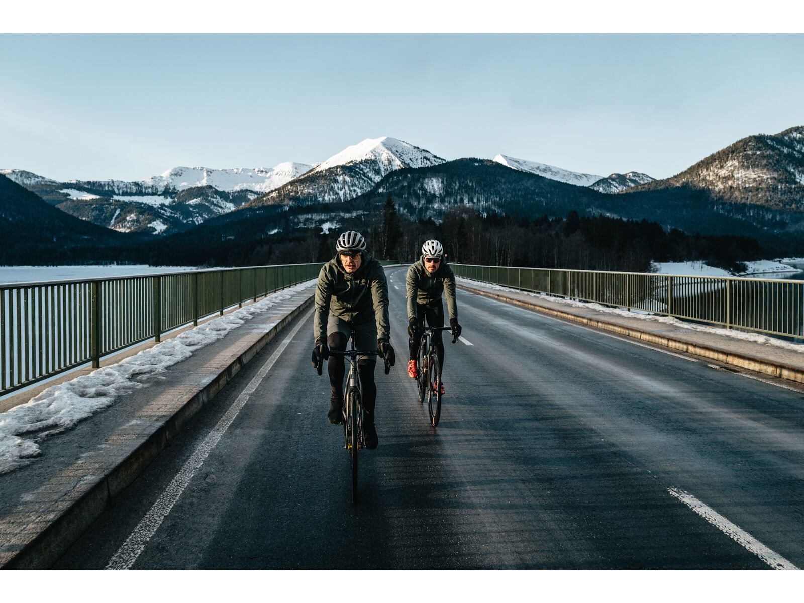 GOREWEAR Endure Gore-Tex Jacke Herren, utility green - Bild 9