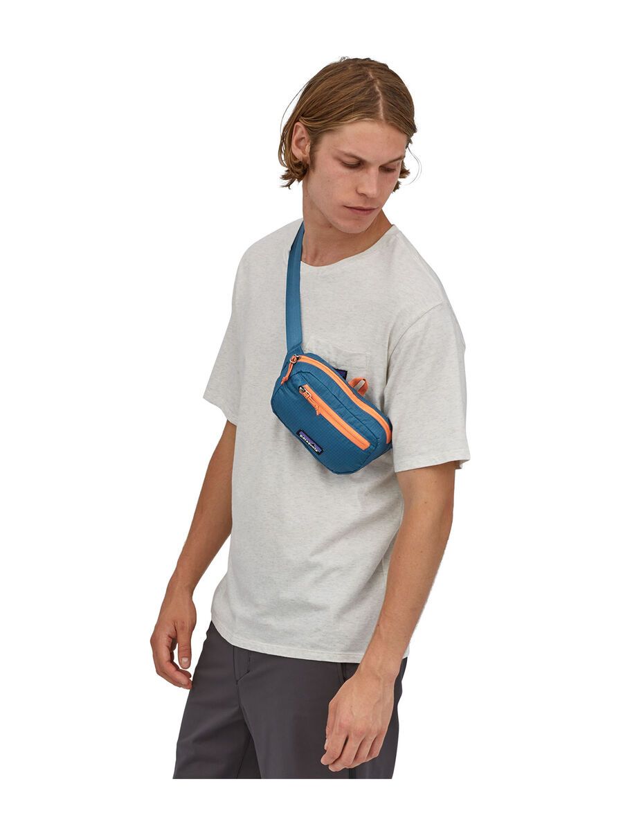 Patagonia Ultralight Black Hole Mini Hip Pack, wavy blue - Bild 4