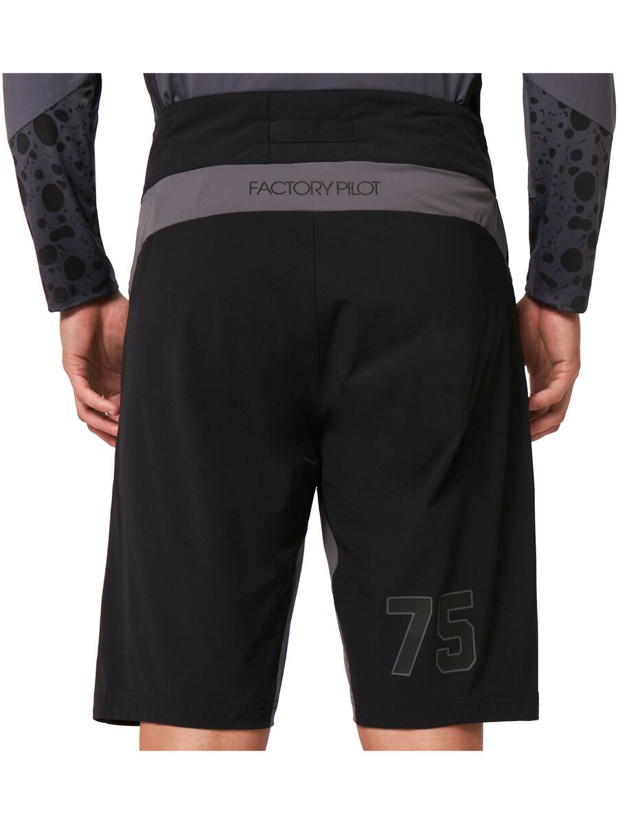 Oakley Seeker '75 Short, blackout - Bild 6
