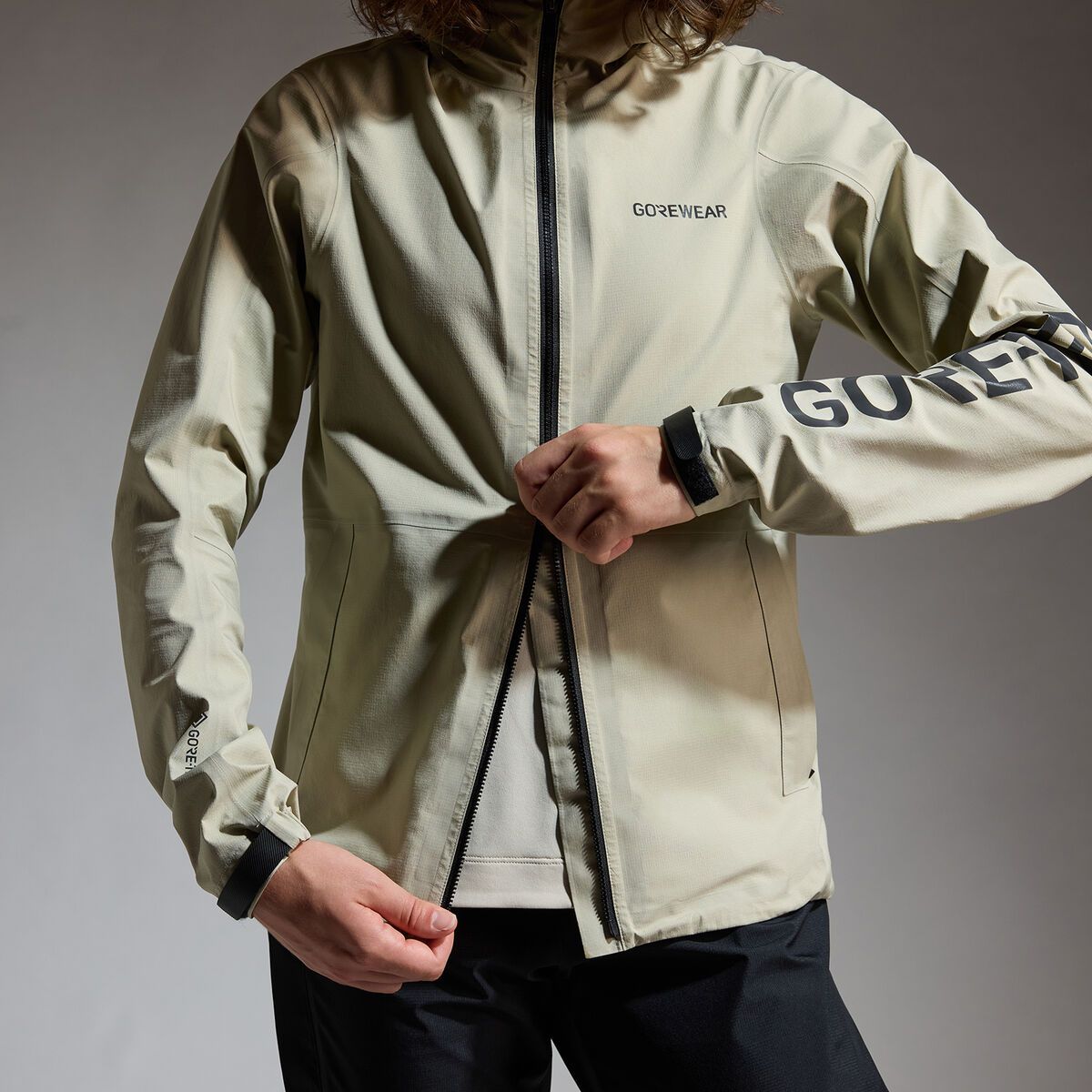 GOREWEAR Lupra 2.0 Gore-Tex Logo Kapuzenjacke Damen, tech beige/black - Bild 7
