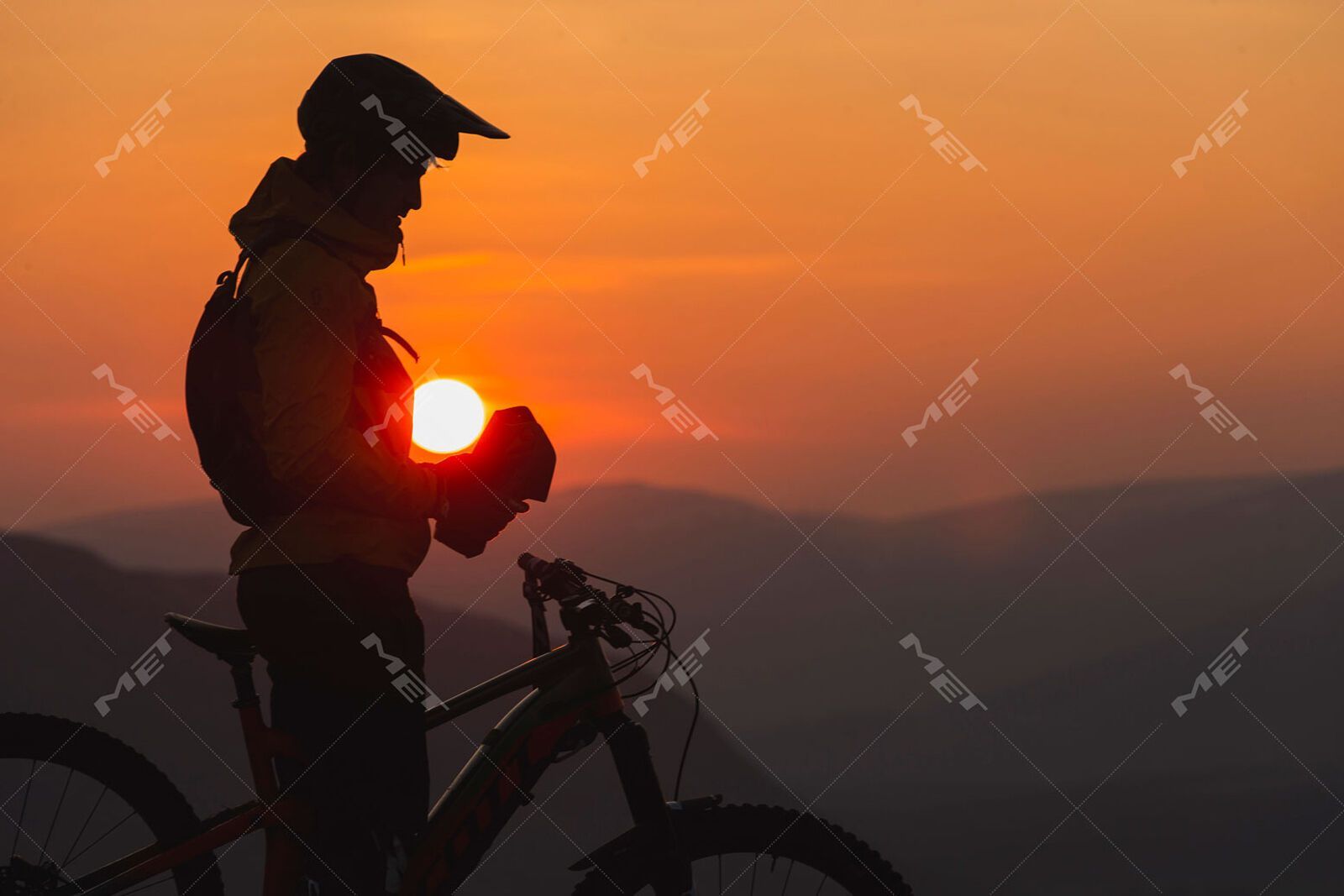 MET Parachute MCR MIPS, white iridescent/matt - Bild 15