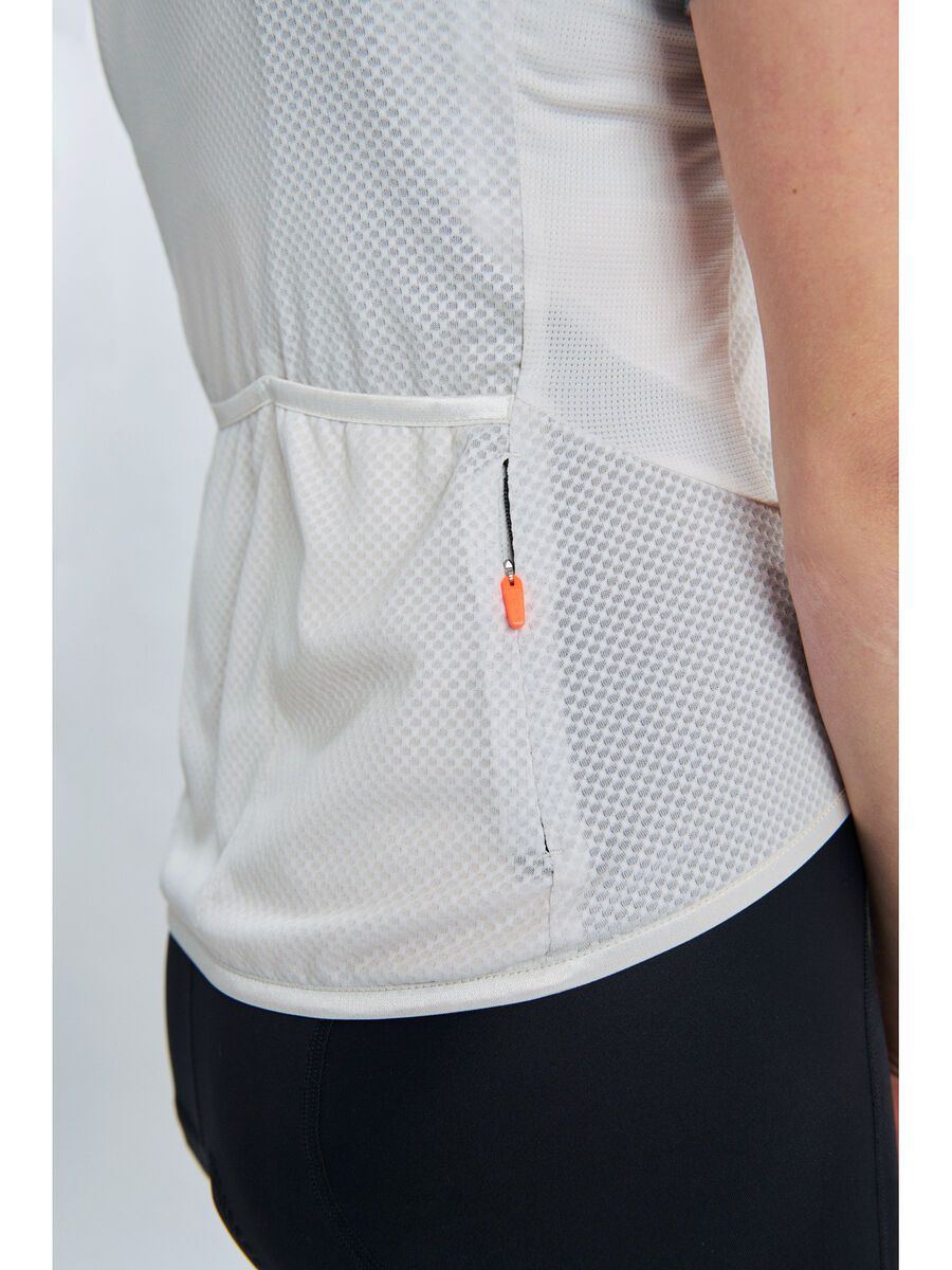 POC W's Essential Road Logo Jersey, okenite off-white/calcite blue - Bild 6