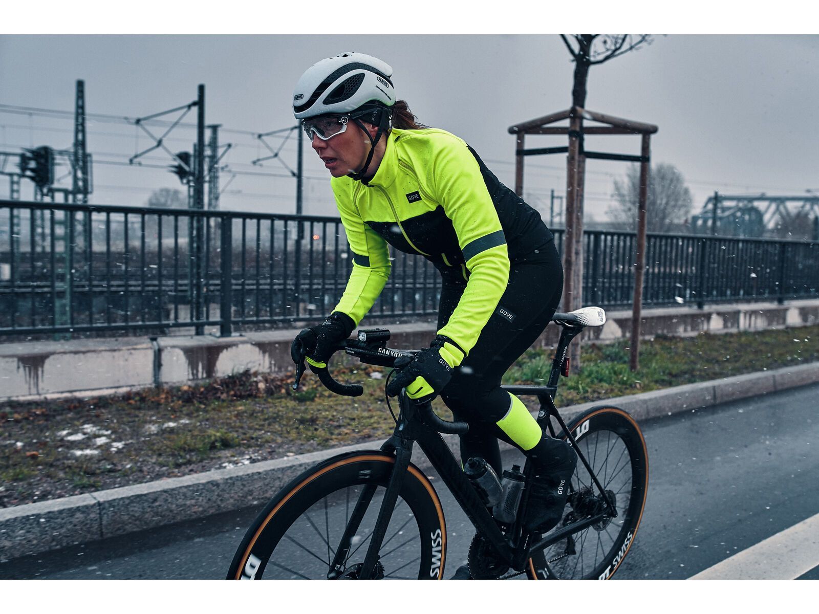 GOREWEAR Progress Thermo Trägerhose+ Damen, black/neon yellow - Bild 8