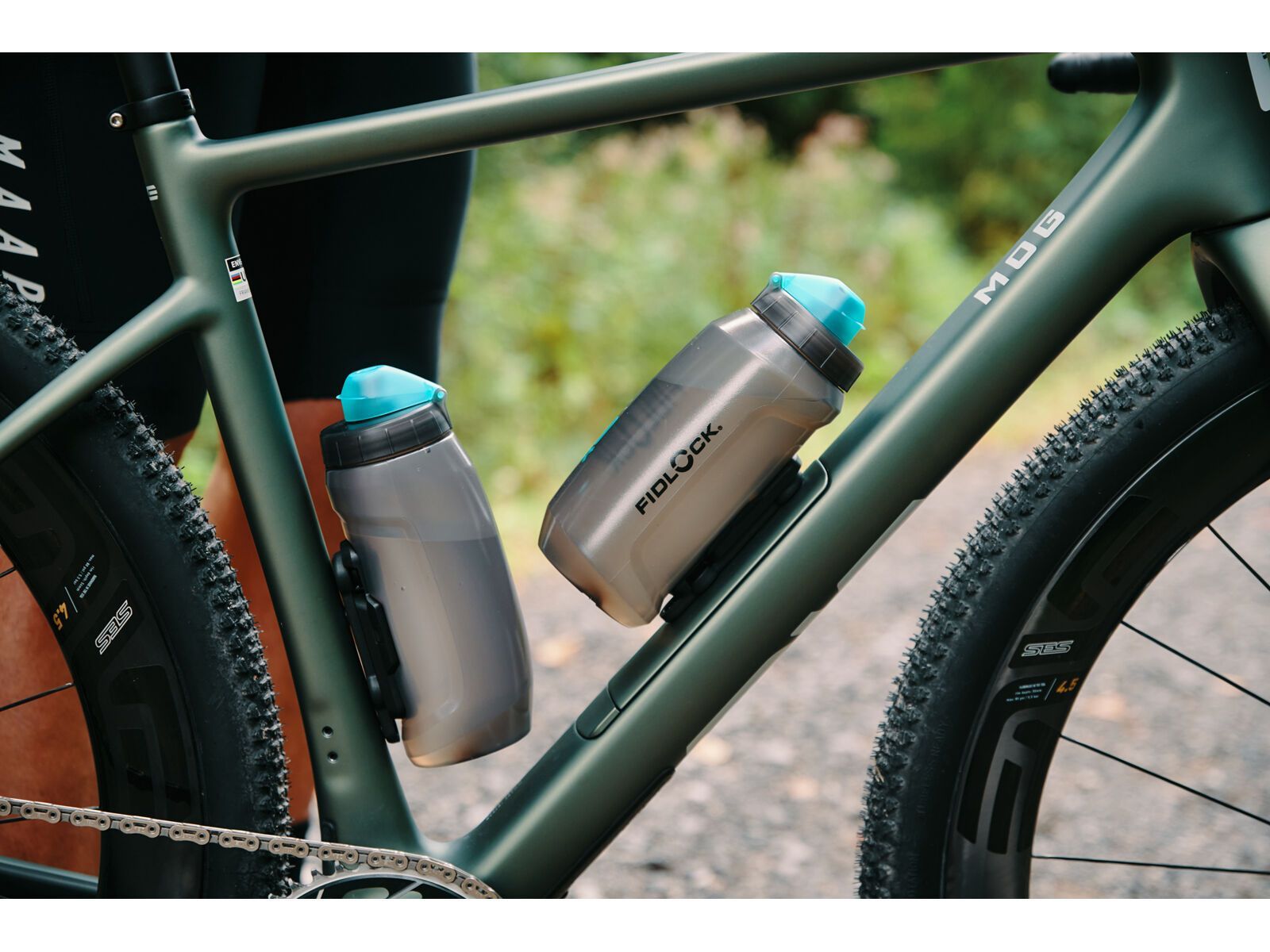 Fidlock Twist Bottle 750 Antibacterial + Bike Base, transparent black/light green - Bild 12