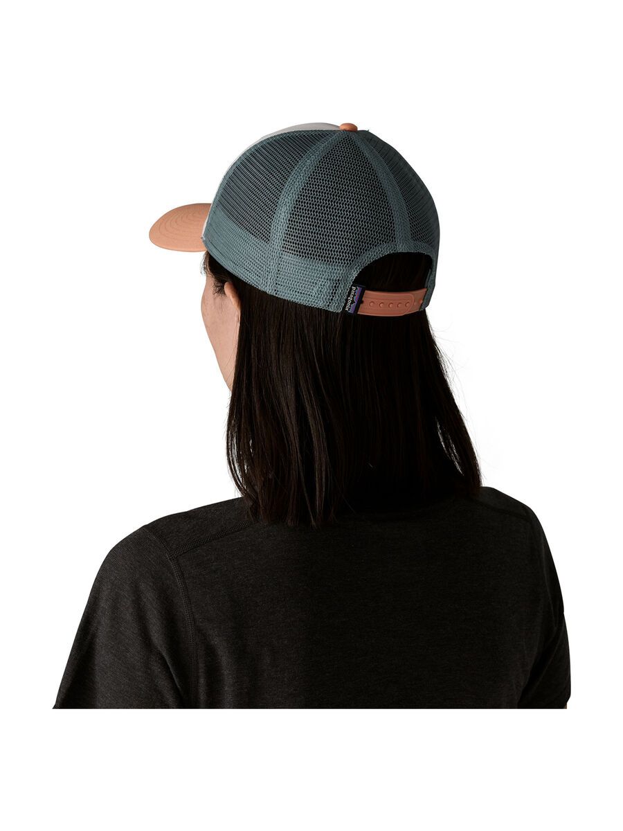 Patagonia P-6 Logo LoPro Trucker Hat, white w/peach sherbet - Bild 3