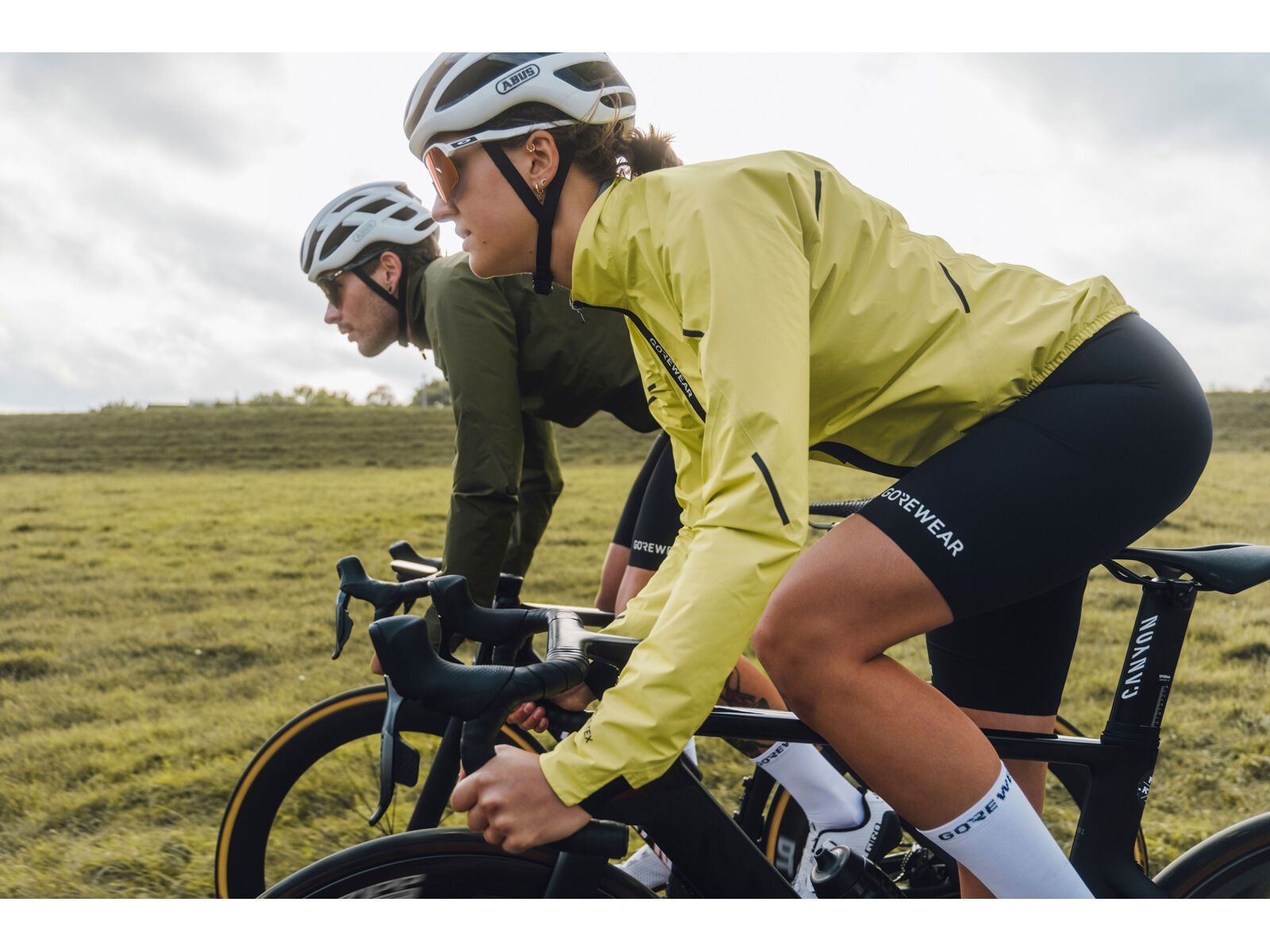 GOREWEAR Spinshift kurze Tights+ Damen, black - Bild 8