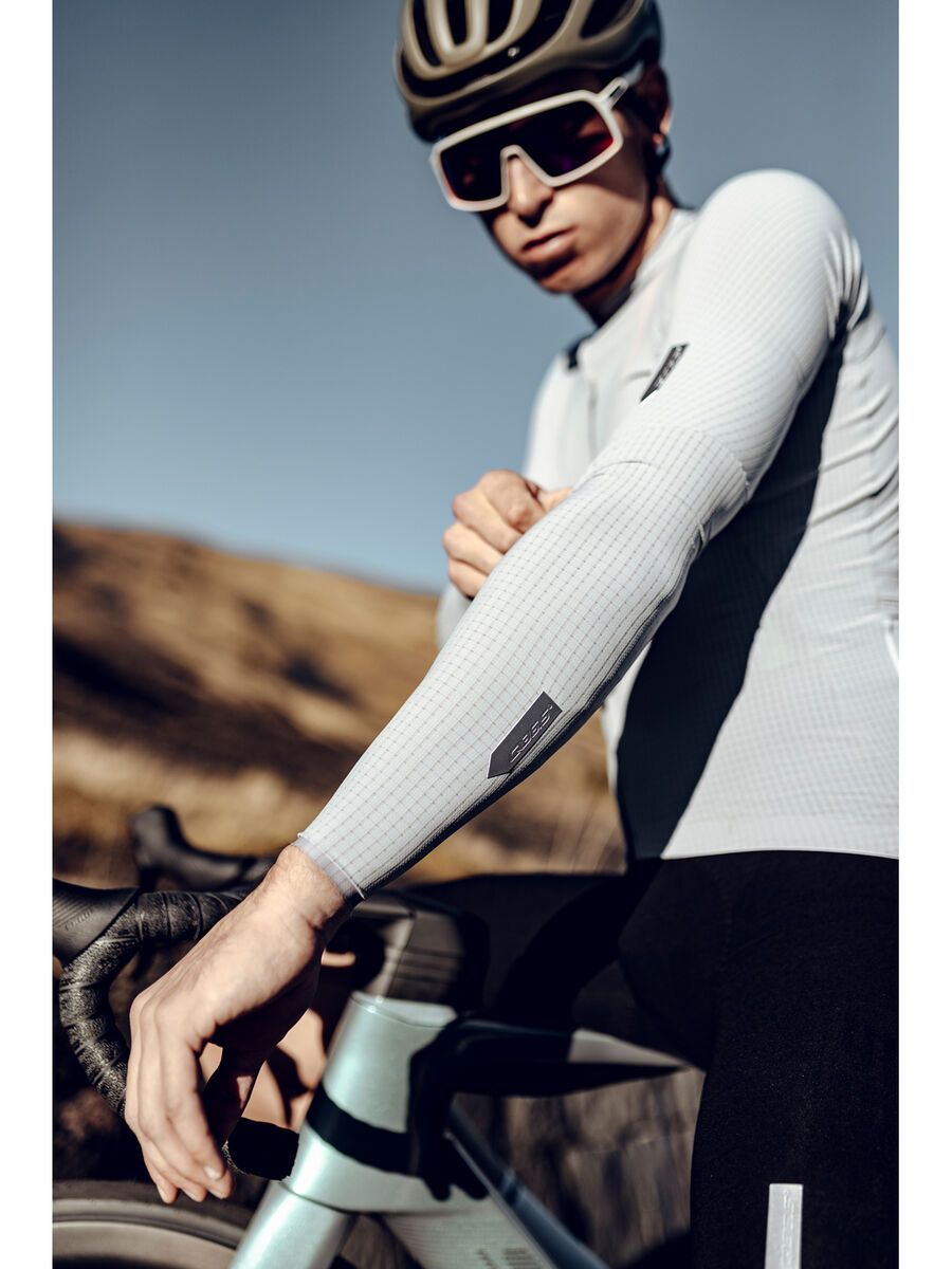 Q36.5 Dottore Pro UV Arm Protector, ice grey - Bild 7