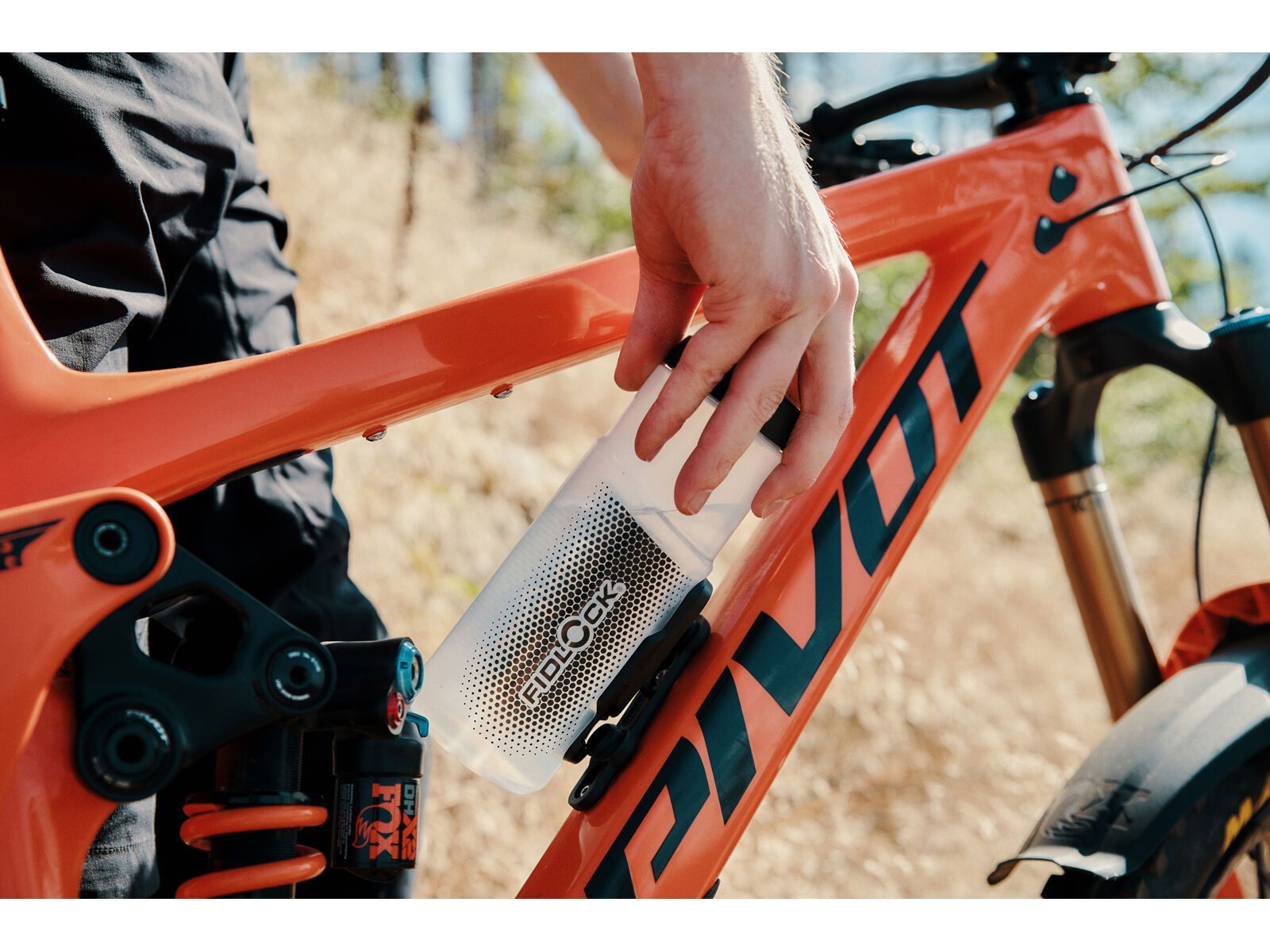 Fidlock Twist Bottle 600 + Bike Base, transparent black - Bild 9