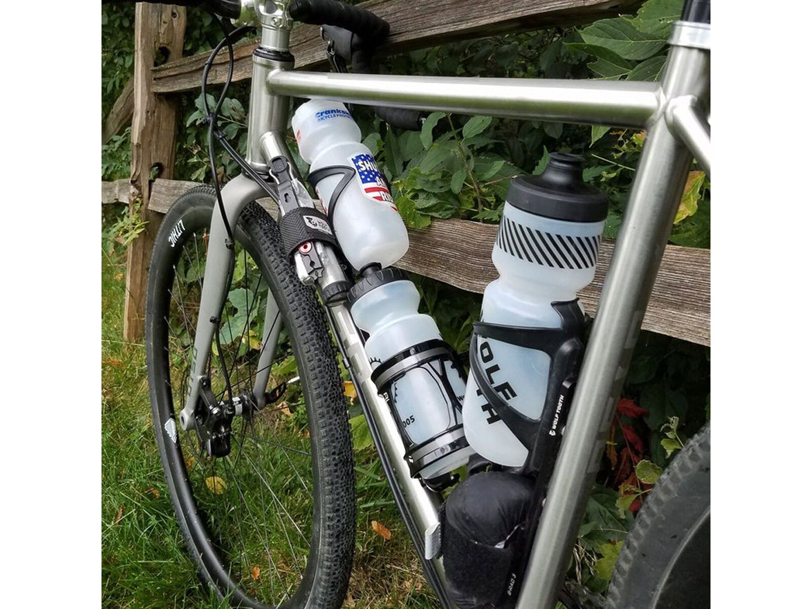 Wolf Tooth B-RAD Half Bottle Adapter + DogBone Base, black - Bild 4