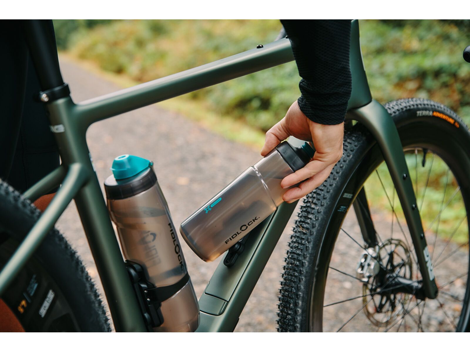 Fidlock Twist Bottle 600 Antibacterial + Bike Base, transparent black/light green - Bild 12