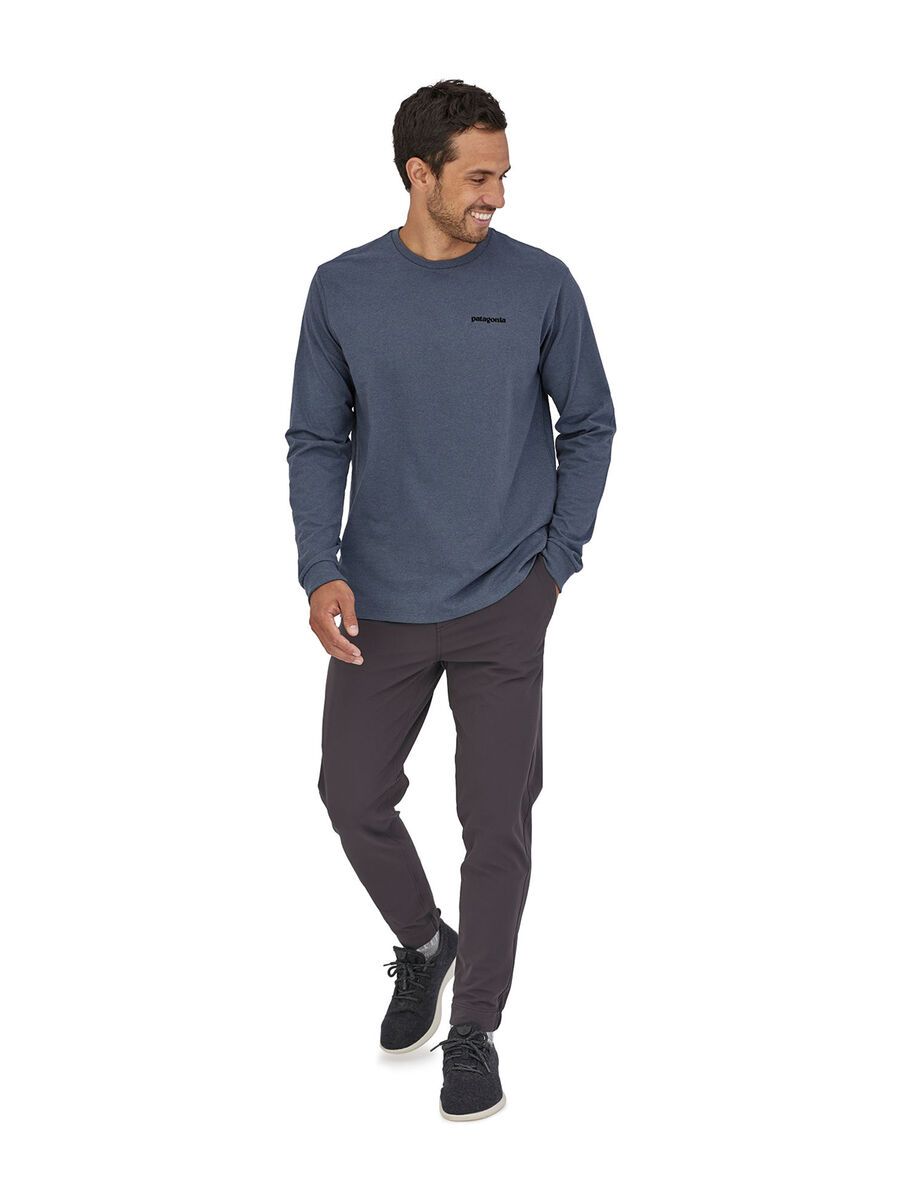 Patagonia Men's Long-Sleeved P-6 Logo Responsibili-Tee, plume grey - Bild 4