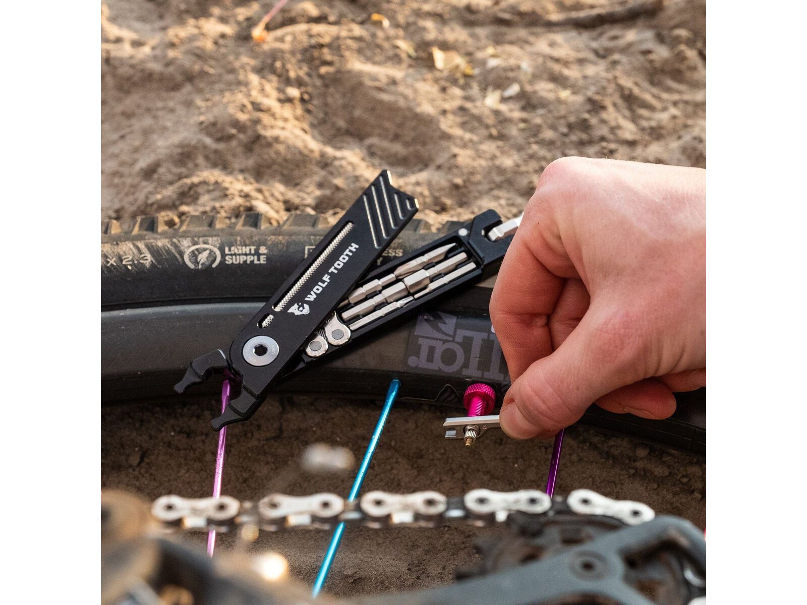 Wolf Tooth 8-Bit Pack Pliers, rot, black - Bild 8