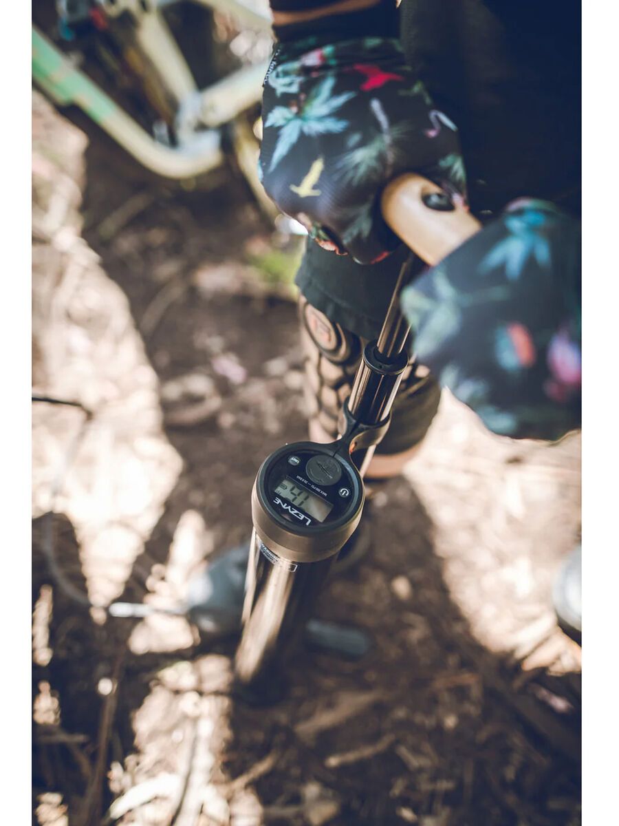 Lezyne Digital Pressure Over Drive, black gloss - Bild 6