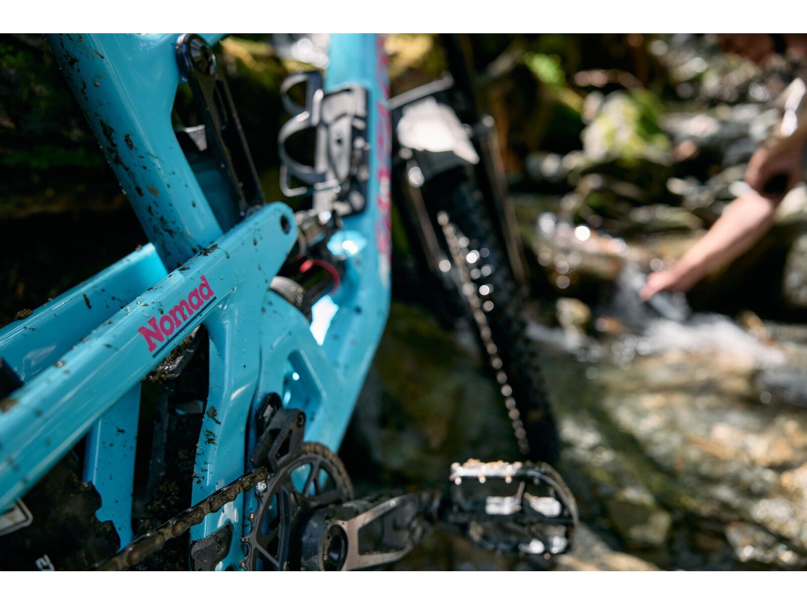 Santa Cruz Nomad CC / X0 AXS / RSV / Coil / MX, gloss aqua magenta - Bild 9