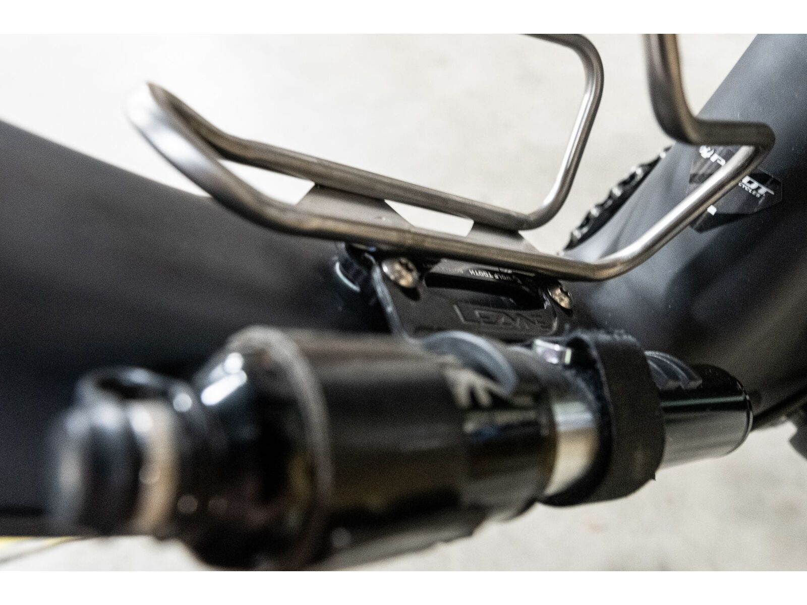 Wolf Tooth B-RAD Bottle Shift, black - Bild 6