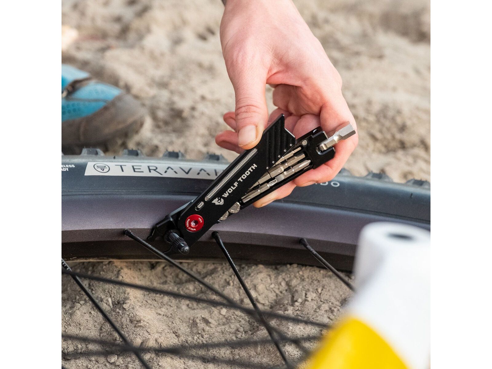 Wolf Tooth 8-Bit Pack Pliers, rot, black - Bild 7