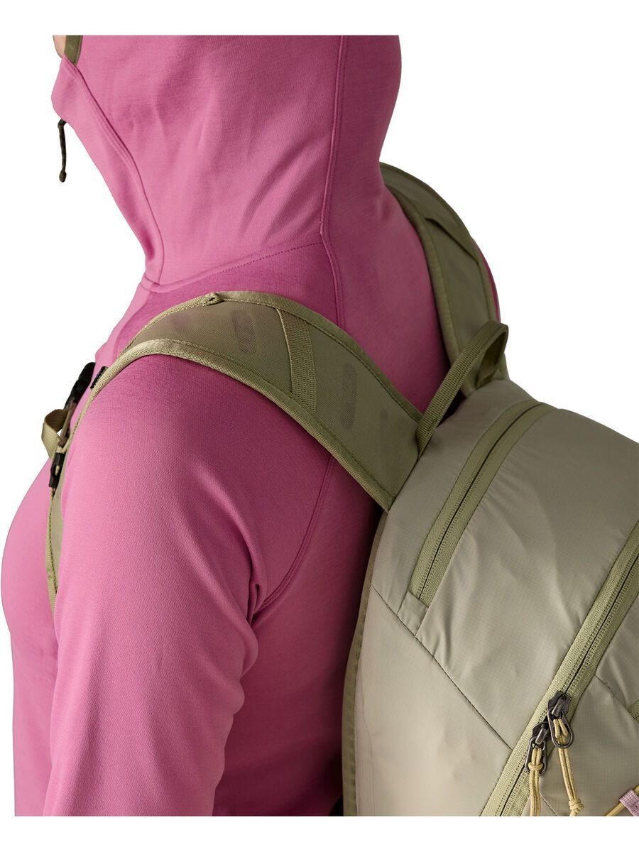 Patagonia Women's R1 Ultralight Hoody, faded magenta - Bild 11