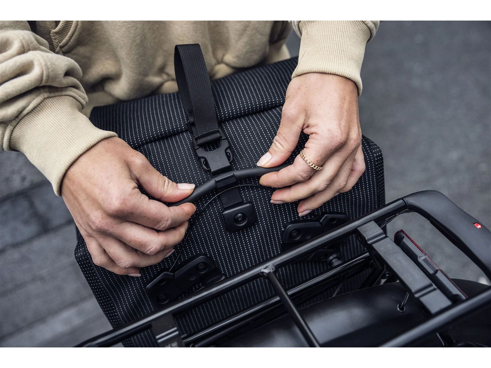 ORTLIEB Back-Roller High-Vis QL3.1, black reflective - Bild 9